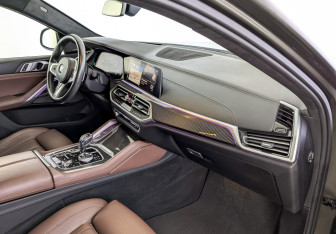 Подержанный автомобиль BMW X6 2020 года (11 фото)