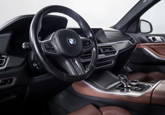 Подержанный автомобиль BMW X5 2022 года (14 фото)