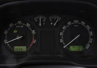 Подержанный автомобиль Skoda Octavia Liftback 2002 года (7 фото)