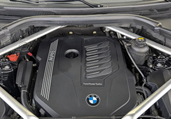 Подержанный автомобиль BMW X6 2022 года (9 фото)