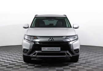Подержанный автомобиль Mitsubishi Outlander 2021 года (2 фото)