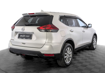 Подержанный автомобиль Nissan X-Trail 2022 года (5 фото)