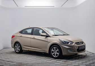 Подержанный автомобиль Hyundai Solaris Sedan 2011 года (3 фото)