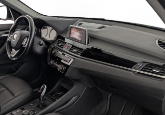 Подержанный автомобиль BMW X1 2018 года (13 фото)