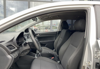 Подержанный автомобиль Hyundai Solaris Sedan 2017 года (19 фото)