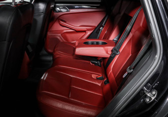 Подержанный автомобиль Porsche Macan 2014 года (10 фото)
