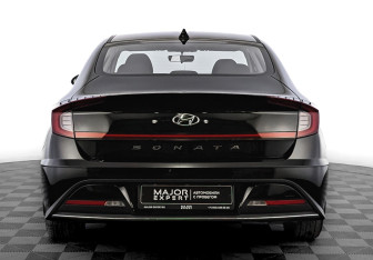 Подержанный автомобиль Hyundai Sonata 2023 года (6 фото)