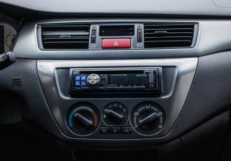 Подержанный автомобиль Mitsubishi Lancer Sedan 2006 года (13 фото)
