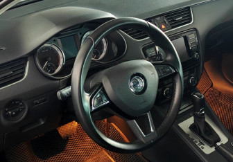 Подержанный автомобиль Skoda Octavia Liftback 2017 года (12 фото)