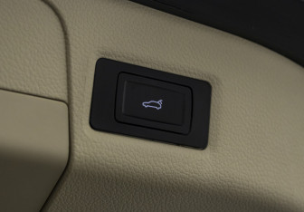 Подержанный автомобиль Voyah Dream 2023 года (22 фото)