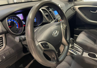 Подержанный автомобиль Hyundai i30 Hatchback 2013 года (13 фото)