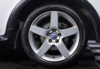 Подержанный автомобиль Volvo C30 2011 года (16 фото)