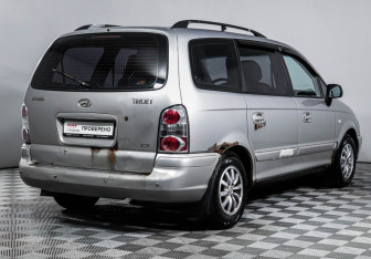 Подержанный автомобиль Hyundai Trajet 2006 года (5 фото)