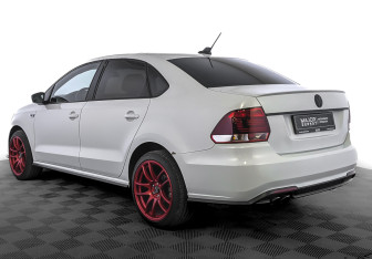 Подержанный автомобиль Volkswagen Polo Sedan 2018 года (7 фото)