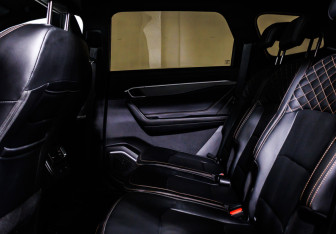 Подержанный автомобиль Geely Okavango 2024 года (13 фото)