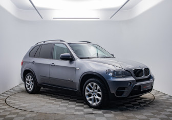 Подержанный автомобиль BMW X5 2011 года (7 фото)
