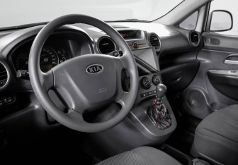 Подержанный автомобиль Kia Carens 2009 года (14 фото)