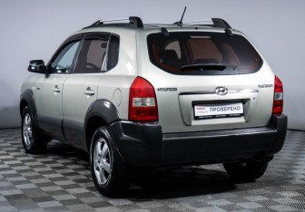 Подержанный автомобиль Hyundai Tucson 2007 года (7 фото)