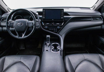 Подержанный автомобиль Toyota Camry Sedan 2021 года (13 фото)