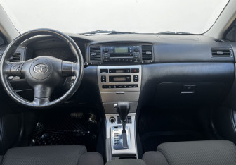 Подержанный автомобиль Toyota Corolla Hatchback 2004 года (12 фото)