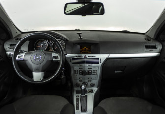 Подержанный автомобиль Opel Astra Wagon 2014 года (11 фото)