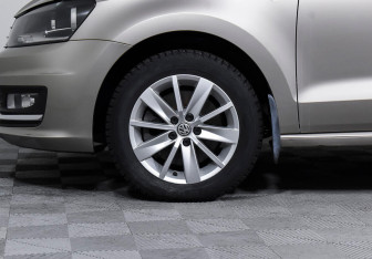 Подержанный автомобиль Volkswagen Polo Sedan 2016 года (5 фото)