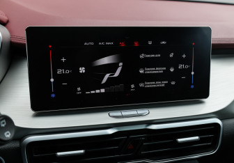 Подержанный автомобиль Geely Coolray 2021 года (16 фото)