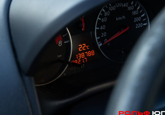 Подержанный автомобиль Nissan Note 2010 года (9 фото)