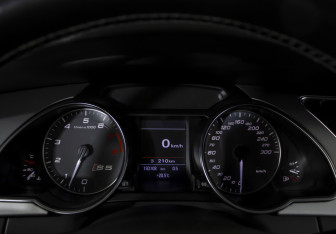 Подержанный автомобиль Audi S5 Coupe 2010 года (11 фото)