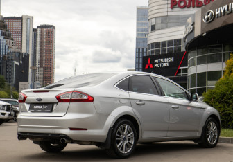 Подержанный автомобиль Ford Mondeo Sedan 2012 года (4 фото)