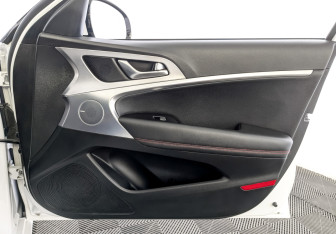 Подержанный автомобиль Genesis G70 2021 года (26 фото)