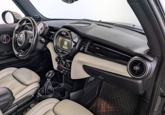 Подержанный автомобиль MINI Hatch 2016 года (13 фото)