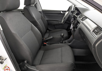 Подержанный автомобиль Skoda Rapid Liftback 2019 года (24 фото)