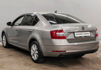 Подержанный автомобиль Skoda Octavia Liftback 2017 года (7 фото)