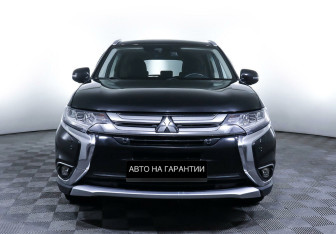 Подержанный автомобиль Mitsubishi Outlander 2018 года (2 фото)