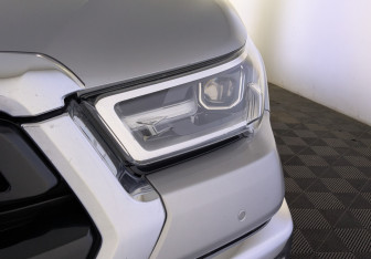 Подержанный автомобиль Toyota Hilux 2022 года (11 фото)
