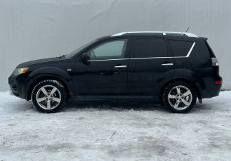 Подержанный автомобиль Mitsubishi Outlander 2008 года (8 фото)
