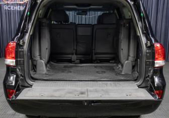 Подержанный автомобиль Toyota Land Cruiser Suv 2009 года (9 фото)
