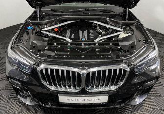 Подержанный автомобиль BMW X5 2021 года (10 фото)