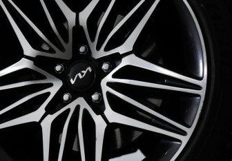 Подержанный автомобиль Kia Stinger 2023 года (30 фото)