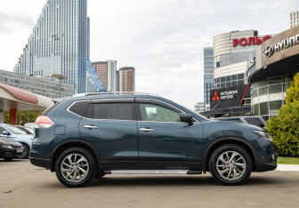 Подержанный автомобиль Nissan X-Trail 2015 года (3 фото)