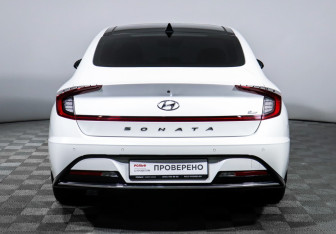 Подержанный автомобиль Hyundai Sonata 2019 года (6 фото)