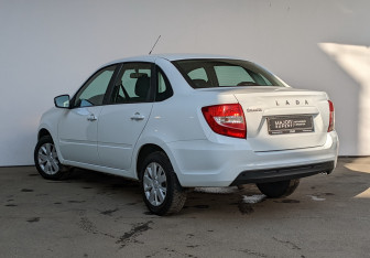 Подержанный автомобиль LADA (ВАЗ) Granta Sedan 2023 года (15 фото)