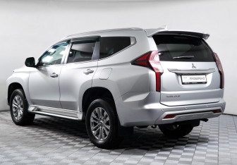 Подержанный автомобиль Mitsubishi Pajero Sport 2022 года (7 фото)