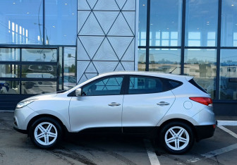 Подержанный автомобиль Hyundai ix35 2012 года (8 фото)