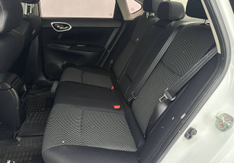 Подержанный автомобиль Nissan Sentra Sedan 2015 года (10 фото)