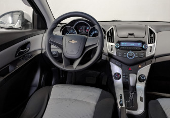 Подержанный автомобиль Chevrolet Cruze Sedan 2014 года (25 фото)