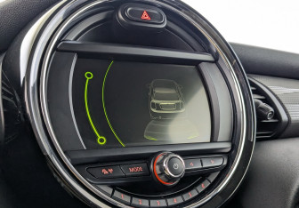 Подержанный автомобиль MINI Hatch 2017 года (16 фото)