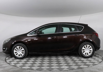 Подержанный автомобиль Opel Astra Hatchback 2014 года (8 фото)