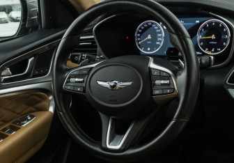 Подержанный автомобиль Genesis G70 2021 года (11 фото)